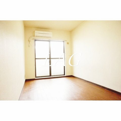 【居間・リビング】 | グリーンコート弦巻 | 洋室のお部屋です。