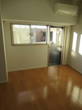 【居間・リビング】 | ヴォーガコルテ練馬 | 7.2帖のきれいな洋室。