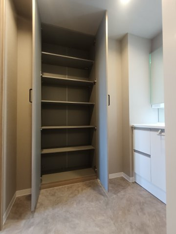 ウッドパーク吉川きよみ野Ｃ棟の洗面所|タオルなどの置き場所にも困らないたっぷり収納スペース