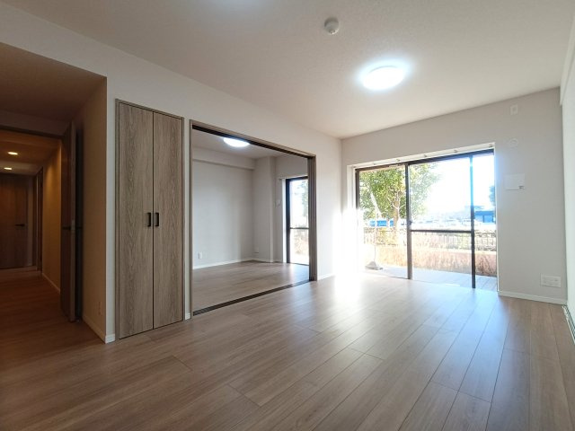 ウッドパーク吉川きよみ野Ｃ棟の居間・リビング|陽当り良好なリビング家族みんなが爽やかに健やかに過ごせます