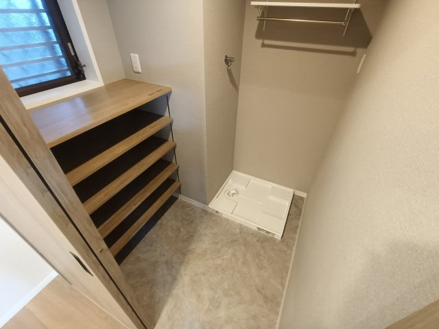 ウッドパーク吉川きよみ野Ｃ棟のランドリースペース|キッチン横のランドリースペース