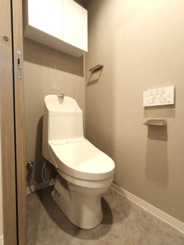 ウッドパーク吉川きよみ野Ｃ棟のトイレ|落ち着いた色調のトイレです