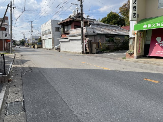 大網白里市大網142中古戸建の前面道路含む現地写真