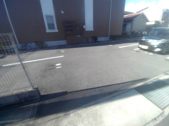 フォンターナ江井島の駐車場