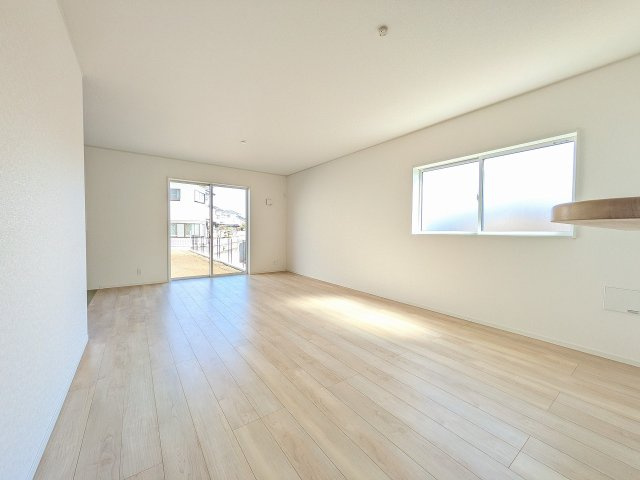 八王子市　川口町　新築一戸建て　９１期の居間・リビング|～18.0帖の明るいLDKで、家族団欒の時間をお過ごしいただけます～