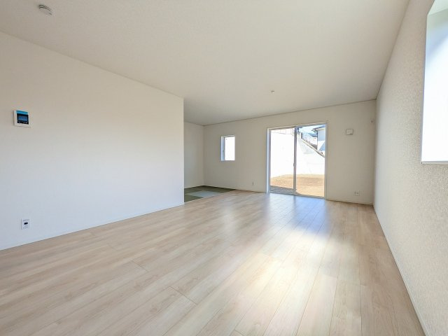 八王子市　川口町　新築一戸建て　９１期の居間・リビング|～18.0帖の明るいLDKで、家族団欒の時間をお過ごしいただけます～