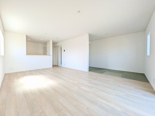 八王子市　川口町　新築一戸建て　９１期の内装|～18.0帖の明るいLDKで、家族団欒の時間をお過ごしいただけます～