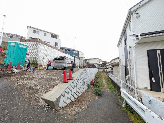 八王子市　川口町　新築一戸建て　９１期の前面道路含む現地写真|～西側4ｍ道路に面しています～