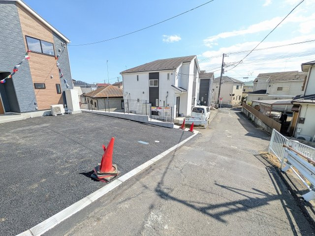 八王子市　川口町　新築一戸建て　９１期の前面道路含む現地写真|～西側4ｍ道路に面しています～