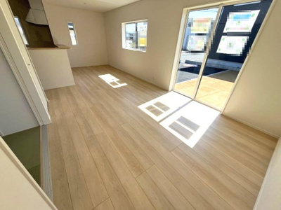 【居間・リビング】 | 【20万円ｷｬｯｼｭﾊﾞｯｸ対象物件】クレーデルガーデン川西町下永第1 全3棟 2号棟