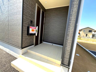 【玄関】 | 【20万円ｷｬｯｼｭﾊﾞｯｸ対象物件】クレーデルガーデン川西町下永第1 全3棟 2号棟