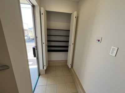 【玄関】 | 【20万円ｷｬｯｼｭﾊﾞｯｸ対象物件】クレーデルガーデン川西町下永第1 全3棟 2号棟