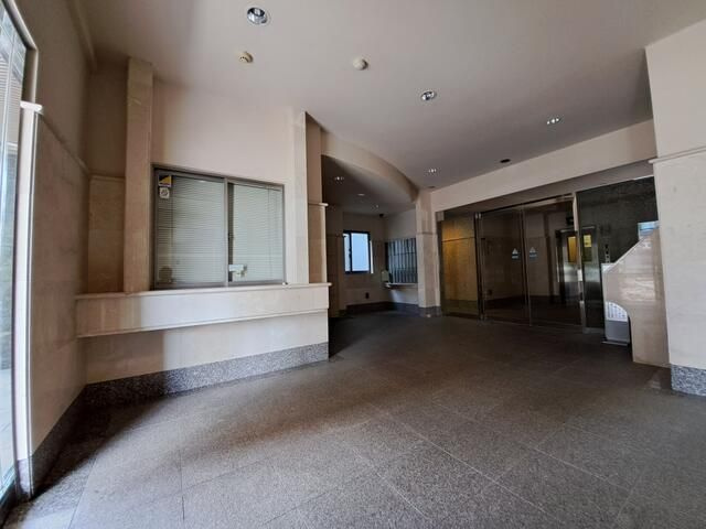 日神デュオステージ新宿外苑東通りのエントランス