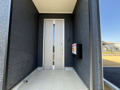 【玄関】 | 【20万円ｷｬｯｼｭﾊﾞｯｸ対象物件】クレーデルガーデン川西町下永第1 全3棟 3号棟