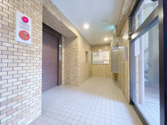 ライオンズマンション四ツ木のロビー