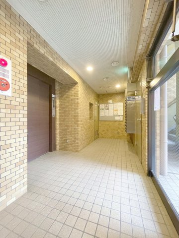 ライオンズマンション四ツ木のロビー