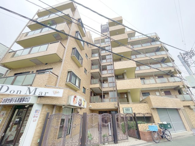 ライオンズマンション四ツ木の外観|お客さまが安心して物件探しをできる空間を目指しています！安心・信頼がモットーのお住まいの情報館『クランディア』へ！