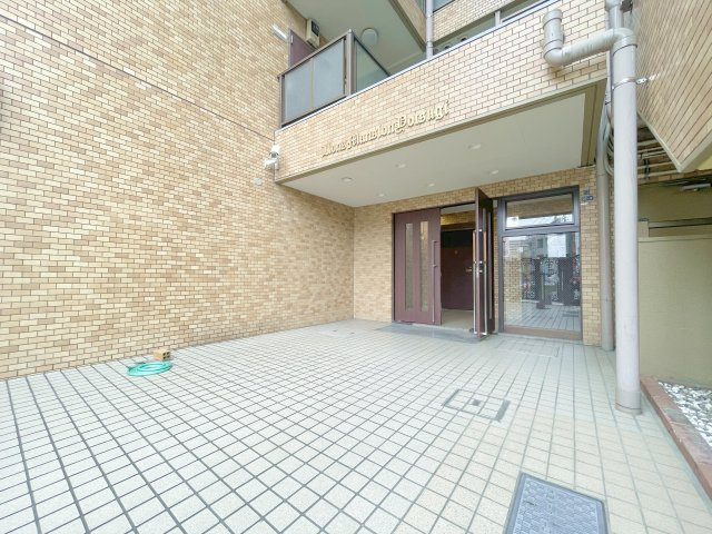 ライオンズマンション四ツ木のエントランス