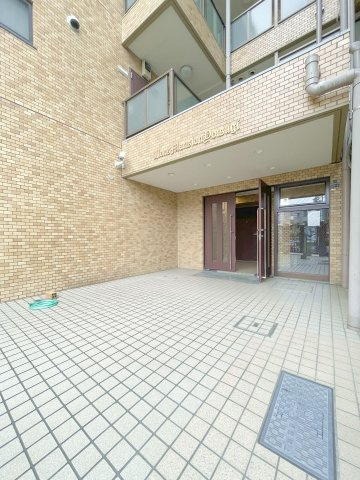 ライオンズマンション四ツ木のエントランス