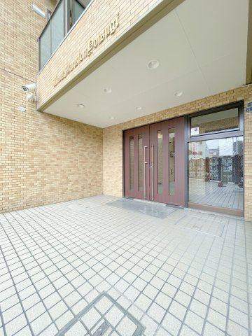 ライオンズマンション四ツ木のエントランス