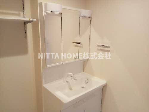 プロヌーブ　緑ヶ丘の洗面所|三面鏡付き洗面台もありますよ●