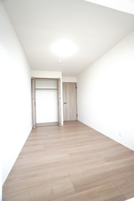 【洋室】 | 【上質リノベ】井口台パークヒルズ弐番館 | 【洋室約6帖】
こども部屋をコーディネート！このぐらいの広さがあれば、 
お子さんの好きな色やモチーフを使ったコーディネートで、
勉強もお片付けも全部楽しいお気に入りの空間にしていけそうですね！