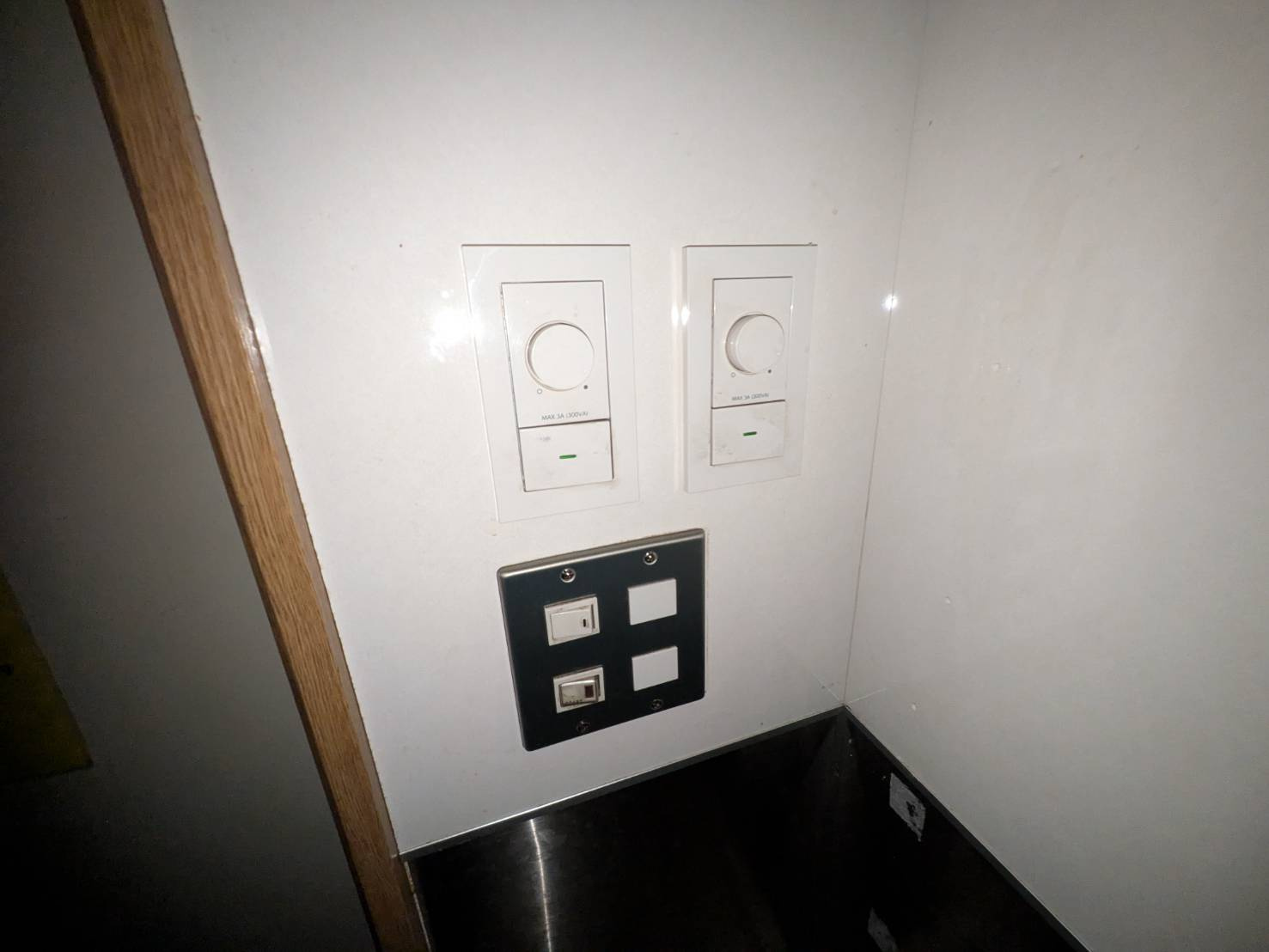 中山ビルの玄関