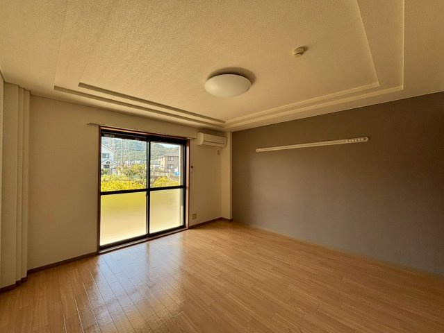 セピア　コンフォースの洋室