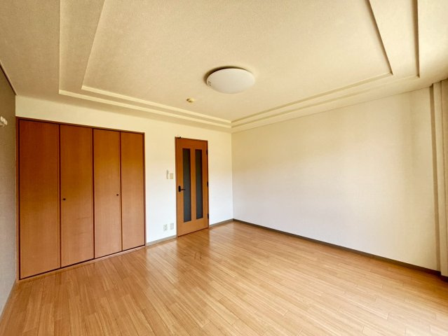 セピア　コンフォースの洋室