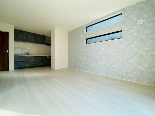 【居間・リビング】 | 西東京市下保谷２丁目　新築戸建て　２号棟 | 広々としたLDKは、家族みんながゆったり過ごせる空間