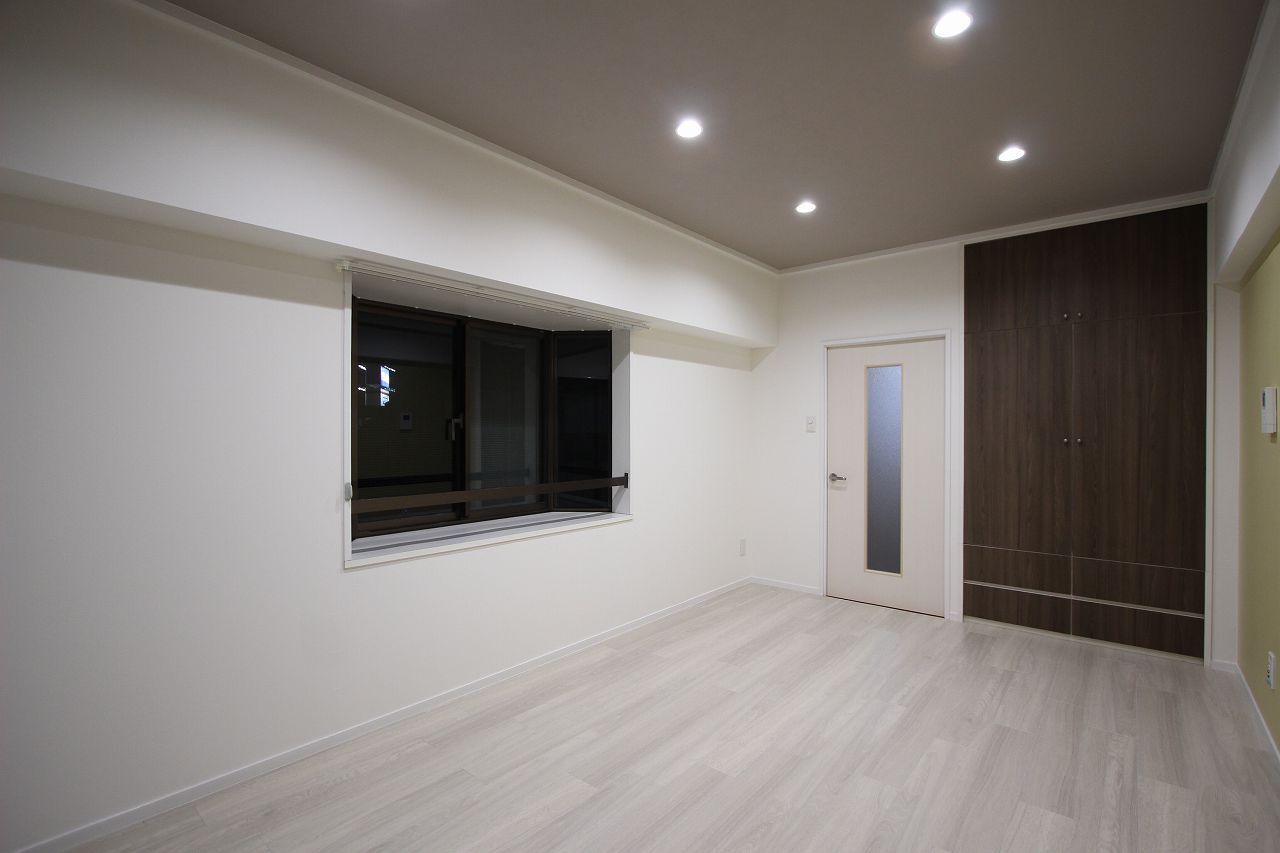 ジョイフル薊野の居間・リビング