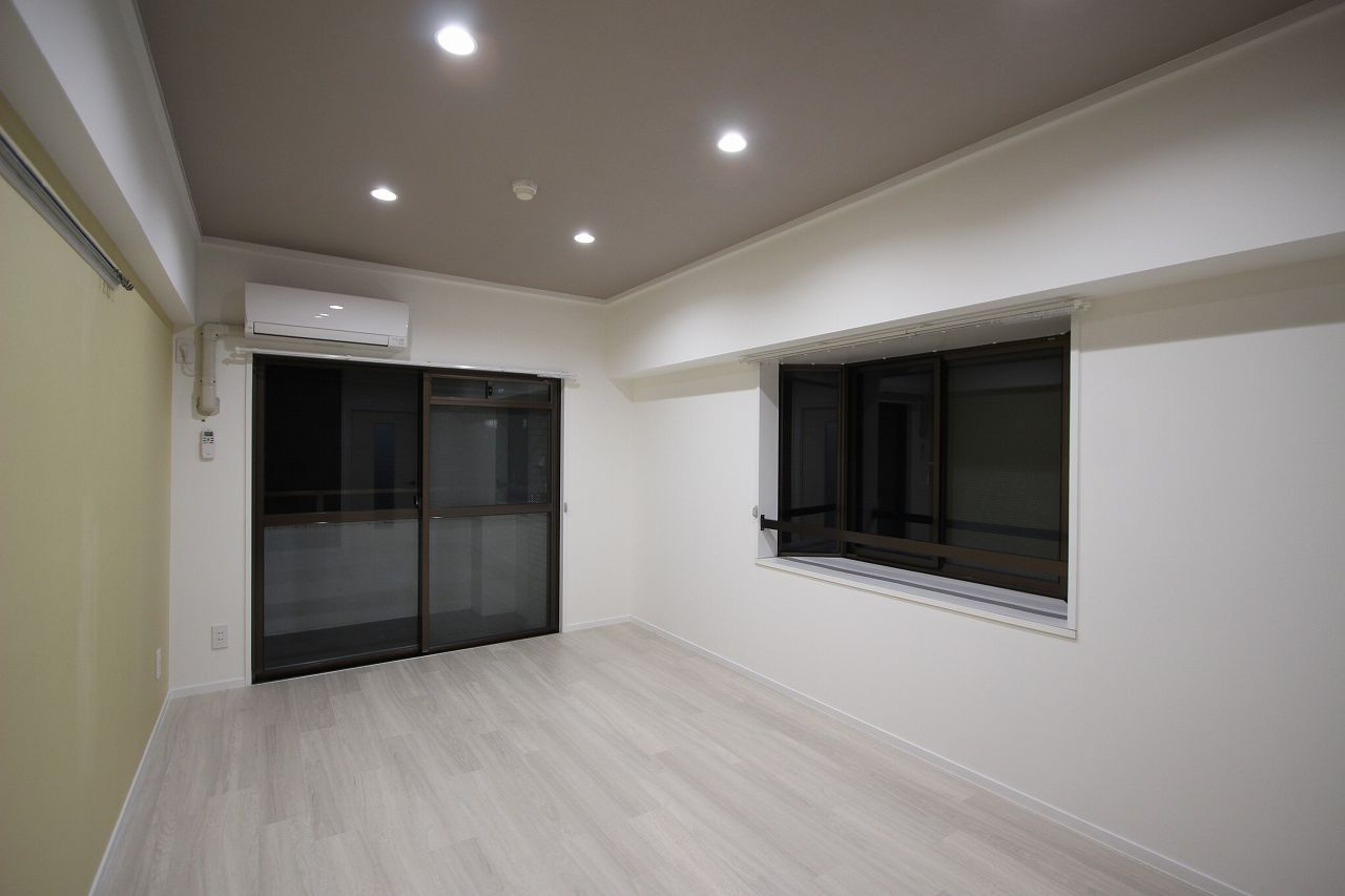 ジョイフル薊野の居間・リビング