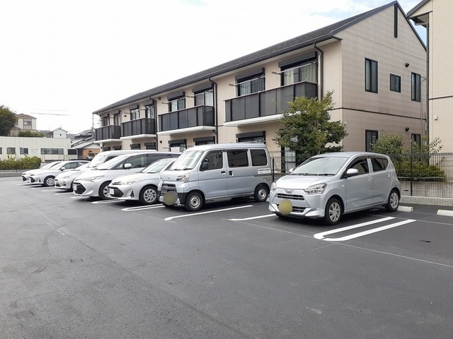 レジオンス阪杉の駐車場