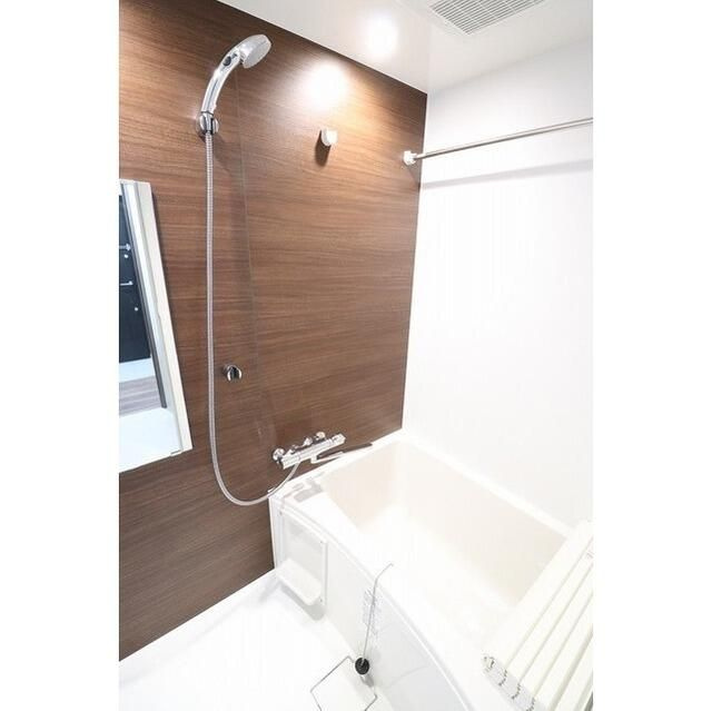 コンフォリア志村坂上の浴室