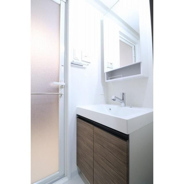 コンフォリア志村坂上の洗面所