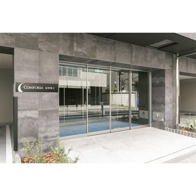 コンフォリア志村坂上のエントランス