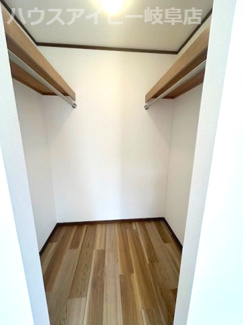 【収納】 | 岐阜市須賀3丁目！再生住宅登場です♪水回りすべて新品交換！ゆとりの広さの6LDK！南にお庭スペース♪ | 岐阜市須賀3丁目！再生住宅登場です♪水回りすべて新品交換！ゆとりの広さの6LDK！南にお庭スペース♪