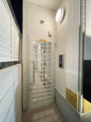 新宿区中落合３丁目のアパートのエントランス