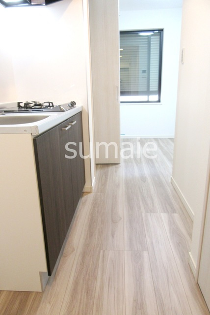 グランドパレス江戸川の居間・リビング|キッチンスペースです。