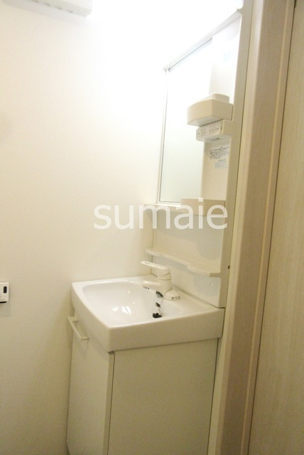 グランドパレス江戸川の洗面所|独立洗面台です。