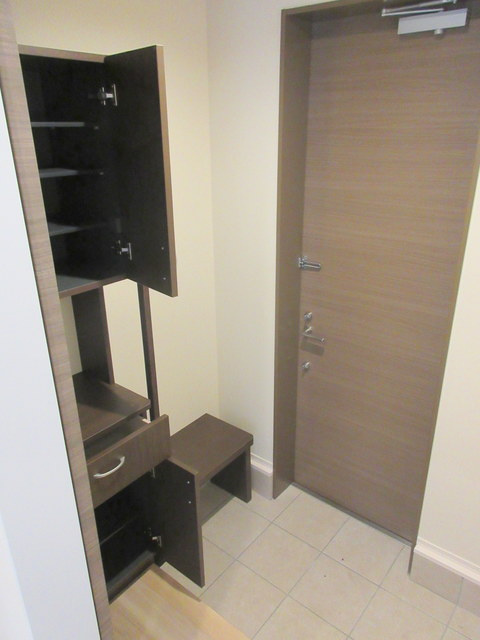 堀切２丁目ヘーベルメゾンの玄関|★シューズボックス★