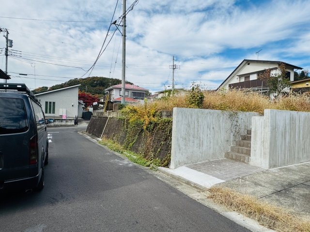 八王子市　西寺方町　建築条件付き売地の前面道路含む現地写真|～落ち着きのある住宅地内です～