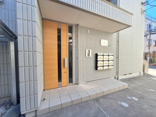 サニーウエル赤羽のエントランス