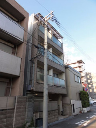 オートロックで外部の人間が簡単に出入りできないため安心です！