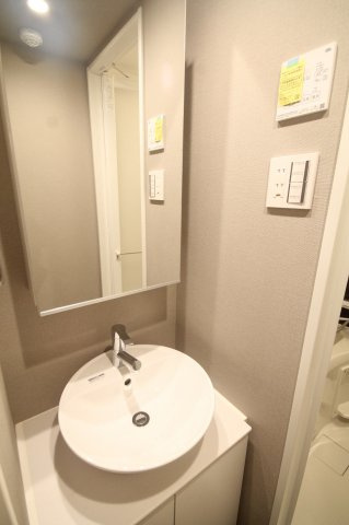 朝の支度にも助かる、独立の洗髪洗面化粧台