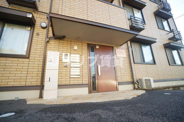 ファミールハイム　Ａ棟のエントランス