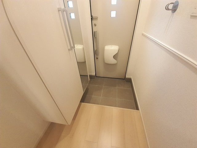 スペチアーレ　ドゥーエの玄関