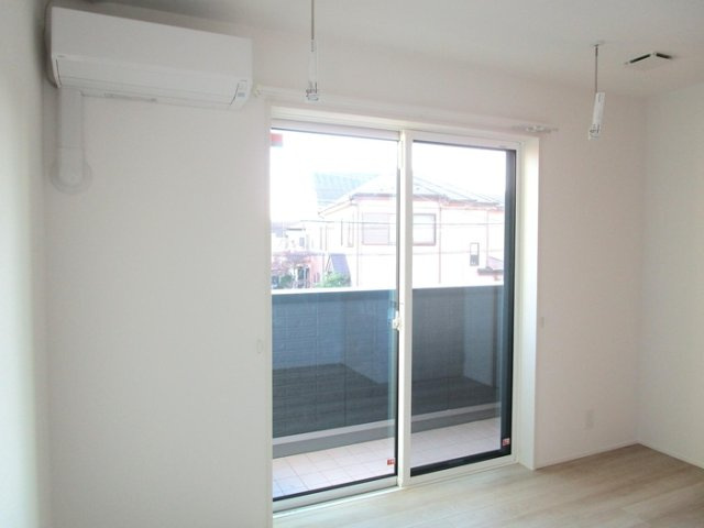 大野町2丁目戸建貸家の洋室