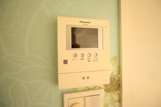  | 来訪相手を確認できるモニター… 