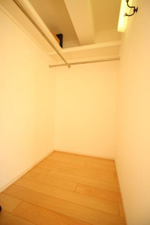  | リビングに大型収納を備えます 